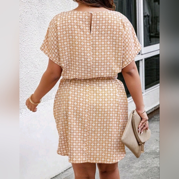 NWOT geometric patterned tie waist dress 💛 - Picture 2 of 16